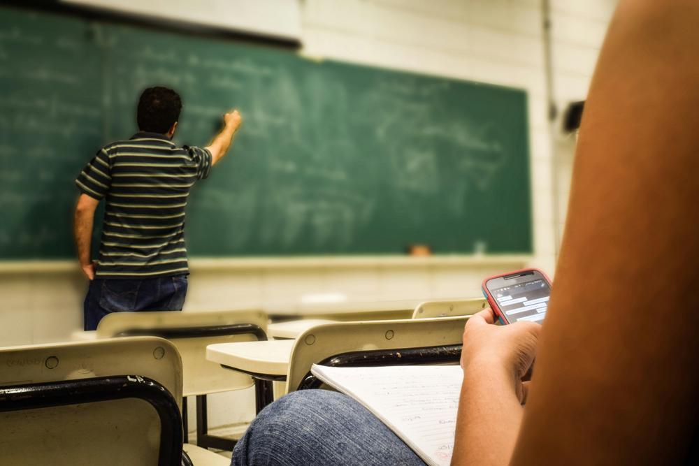 College students-d9e96bb5e14f419cb13ad27a7fc710d6.jpg College students
