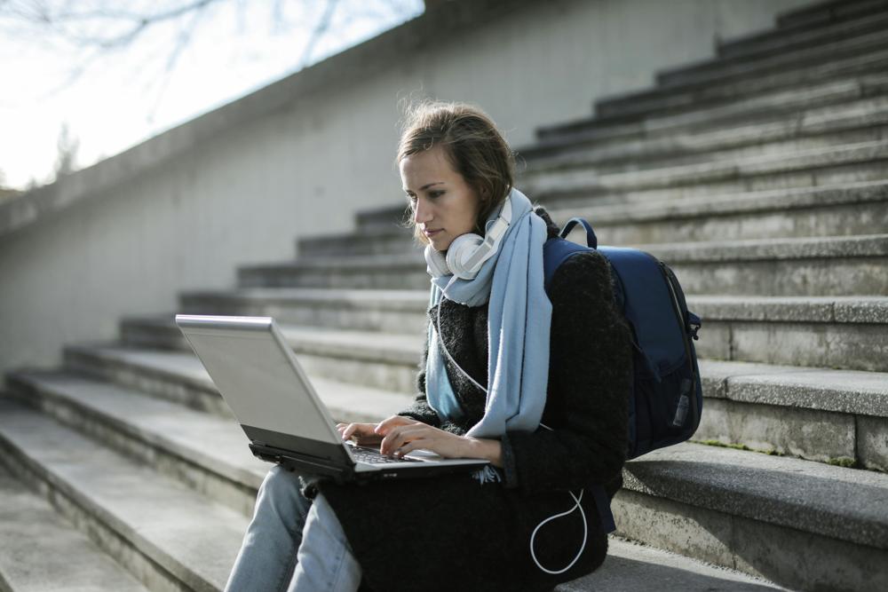 College students-d9e96bb5e14f419cb13ad27a7fc710d6.jpg College students